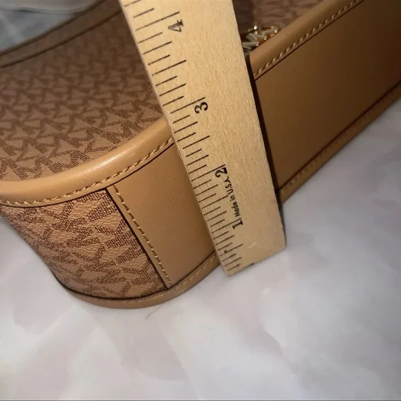 NWT Woman's Handbags / Michael Kors/ Luisa/ Large/North South/ Messenger/Peanut - Picture 10 of 13